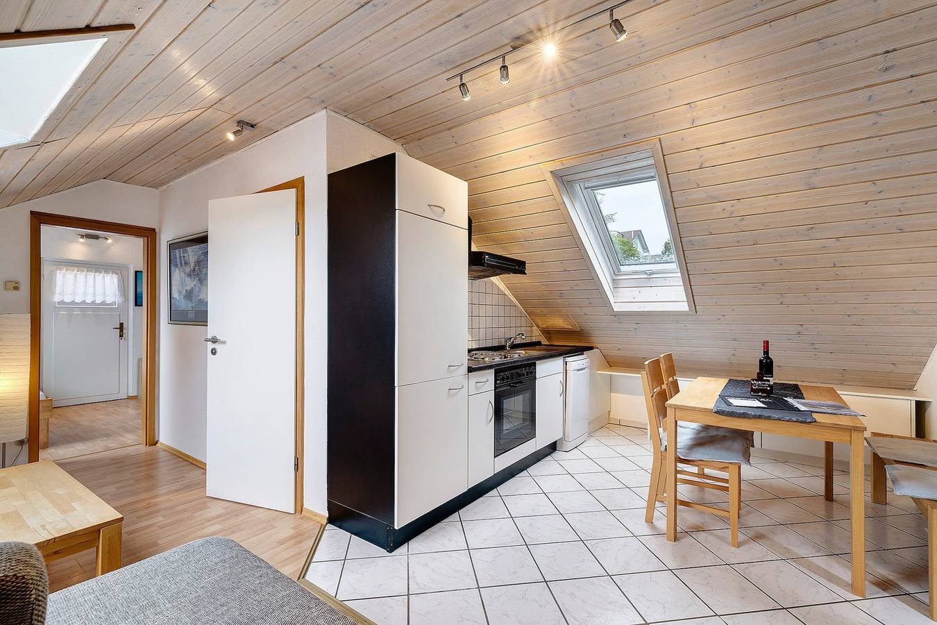 Ganze Wohnung, Apartment 'Storchenblick' mit Seeblick, Gemeinschaftsterrasse und Wlan in Meersburg, Region Bodensee-Oberschwaben