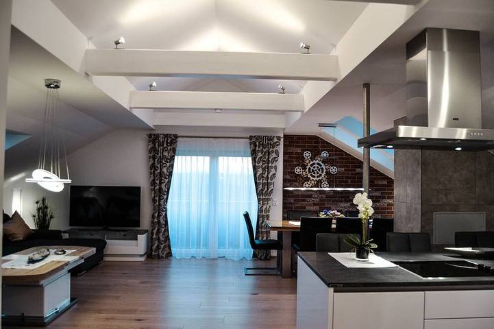 Ferienwohnung für 8 Personen, mit Balkon und Whirlpool sowie Garten in Egloffstein