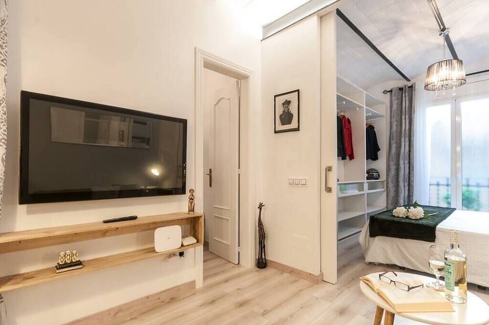 Apartamento entero, Elegante y confortable, este piso de 2 dormitorios está situado en el corazón de la ciudad in Centro Barcelona, Barcelona