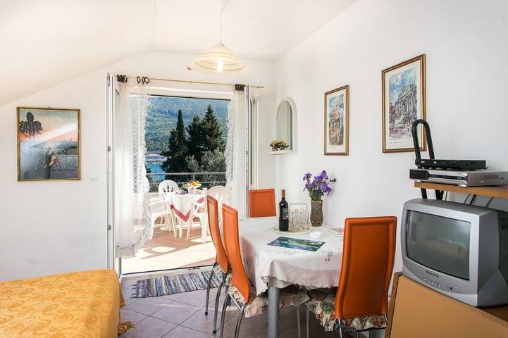 Ferienwohnung für 4 Personen, mit Balkon und Meerblick in Zaton - 2