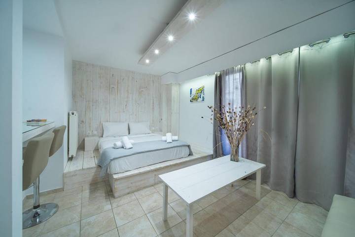 Holiday rental for 2 people, with Terrace and Garden in Heraklion