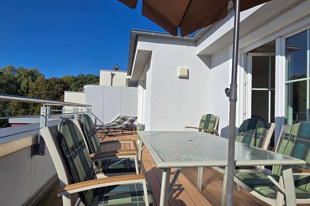 Entire apartment, Apartment Lp10 - 3-room apartment close to the beach (approx. 102 m²) with large balcony and in Graal-Müritz, Rostock and Surroundings