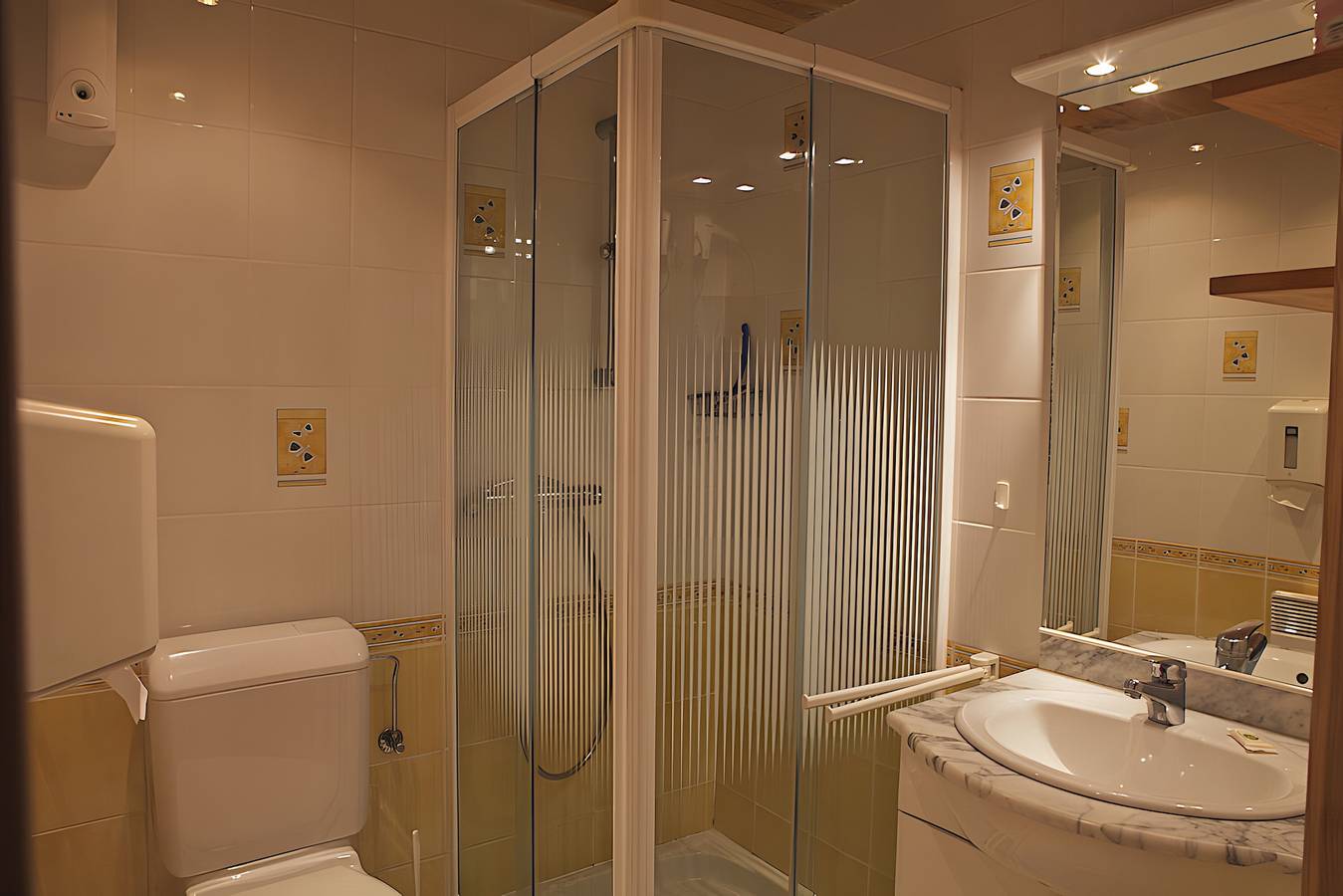 Chambre d’hôtes « La Ferme Du Mont Blanc - Vallot » avec vue sur la montagne in Combloux, Pays du Mont-Blanc