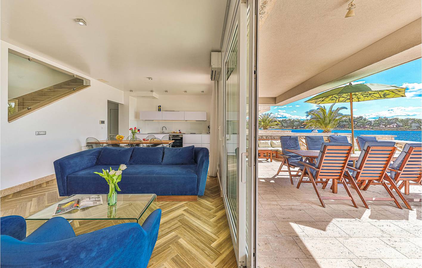 Appartement moderne de 2 chambres avec terrasse, à 2,5 km de la plage d'Uvala Bočići in Trogir, Čiovo