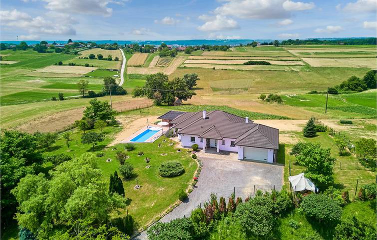 Ferienhaus für 7 Personen, mit Pool und Garten sowie Terrasse, mit Haustier - 1