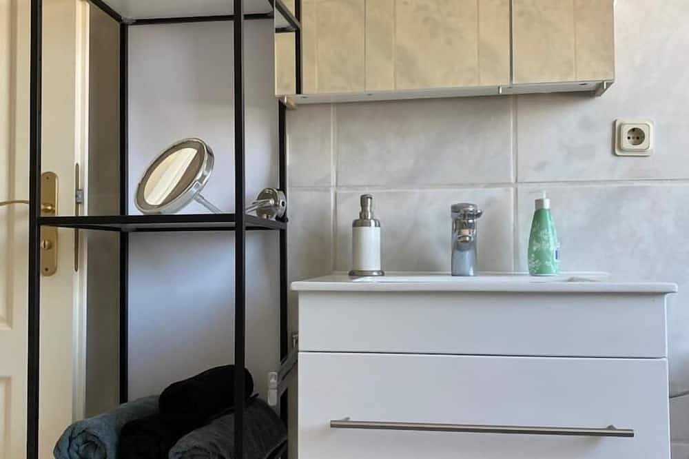 Ganze Wohnung, Schicke kinderfreundliche Wohnung in Köln Pulheim mit Balkon, Grill, Spielplatz in Pulheim, Rhein-Erft-Kreis