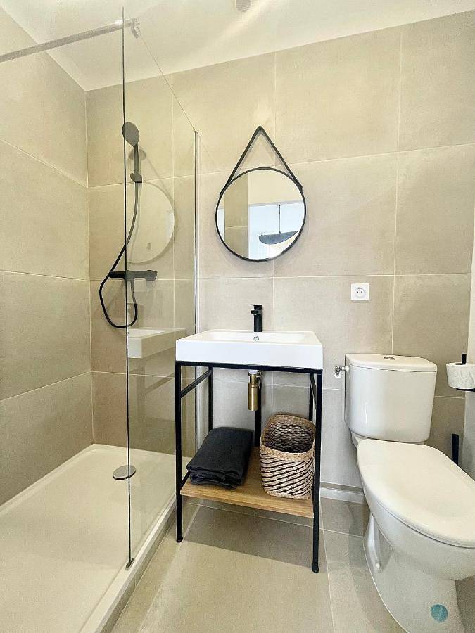Appartement entier, One-Bedroom Apartment in Toulon, Côte méditerranéenne (France)