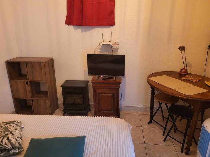 Location de vacances pour 2 personnes, avec terrasse ainsi que piscine et jardin à Ucciani - 4