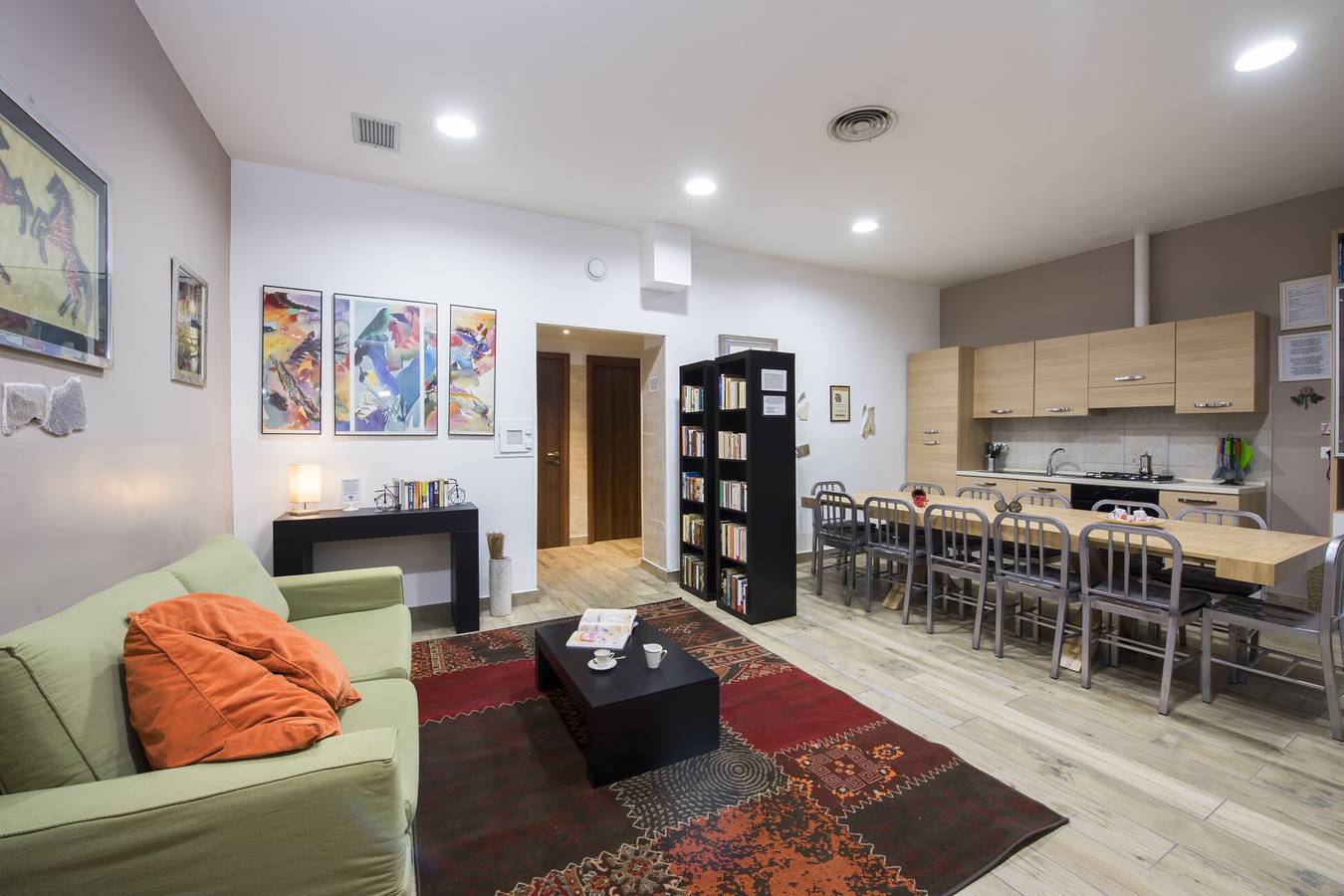 Großes, barrierefreies Ferienhaus für Familien & Gruppen am Kolosseum mit Concierge & Klimaanlage in Rom Zentrum, Rom