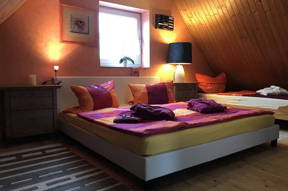 Ferienhaus mit Poolhalle/Sauna, Garten u. Familienfreundl. 10 Pers.,Wintergarten in Pyrbaum, Ostbayern
