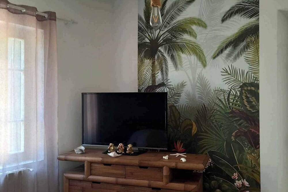 Maison Chaleureuse Sans vis à vis Avec une Piscine Privée in Saint-Quentin-la-Poterie, Nimes region