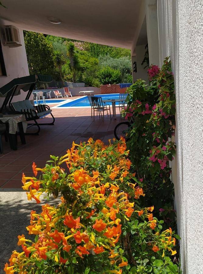 Chambre d’hôte pour 2 personnes, avec Terrasse et Jardin ainsi que Bassin pour enfant et Piscine à Racalmuto