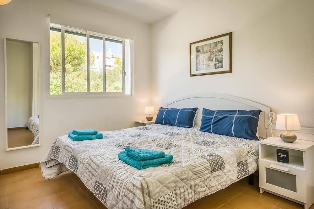 Apartamento entero, Apartment \"Orchidée\"- sea view, swimming pool, air conditioning, terrace. in Arenal d'en Castell, Es Mercadal