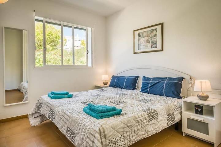 Appartement entier, Appartement  "Orchidée"- vue sur mer, piscine, climatisation , terrasse. in Arenal d'en Castell, Es Mercadal