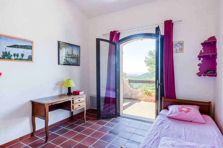 Location de vacances pour 6 personnes, avec jardin à Solliès-Ville - 2