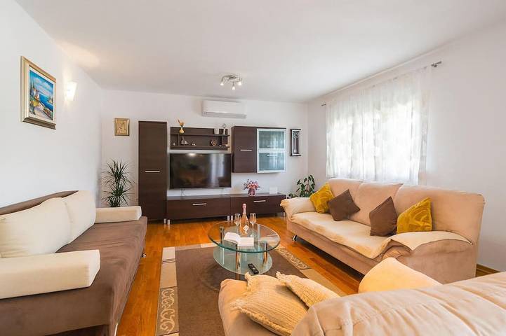 Stunning home in Brstanovo in Nisko, Dalmatian Zagora