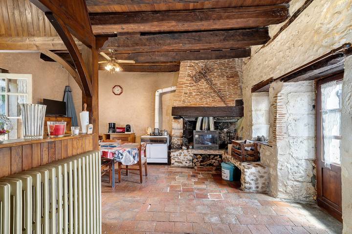 Le Séchoir d'Alice: Holiday Home with Private Terrace, Garden & Wi-Fi in Saint-Germain-du-Salembre, Périgord Blanc