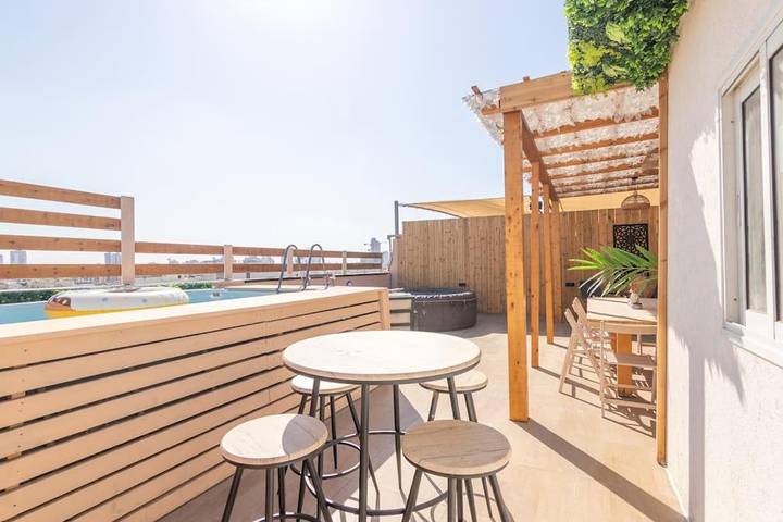 Gîte pour 7 personnes, avec jacuzzi ainsi que terrasse et piscine à Netanya - 2