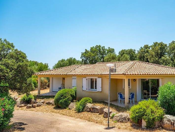 Location de vacances pour 8 personnes, avec Terrasse et Jardin dans Sainte-Lucie de Porto-Vecchio