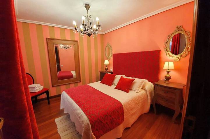 Ganze Wohnung, La Casa de Lorenzo, complete & practical accommodation. In Laguardia center! in Laguardia, Rioja Alavesa