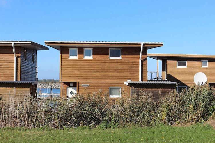 Hausboot in Barth am Barther Bodden in Barth, Vorpommern-Rügen