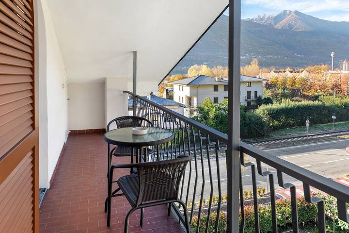 Entire apartment, Apartment 'Casa Vacanze Dal Castelin' with Mountain View, Balcony & Air Conditioning in Sondrio (Town), Sondrio