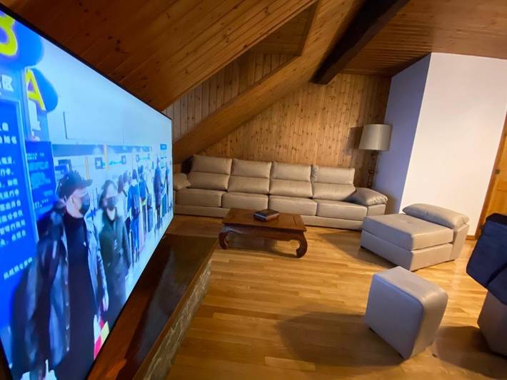 Chalet para 23 personas, con piscina además de jardín y vistas, Se admiten mascotas en Ripollès - 4