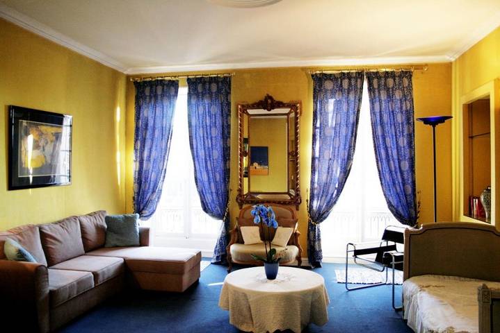 Chambre d’hôte pour 4 personnes, avec Terrasse et Jardin ainsi que Piscine et Vue
