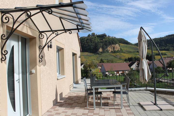 Gîte pour 6 personnes, avec Balcon et Terrasse ainsi que Jardin et Vue à Voiteur
