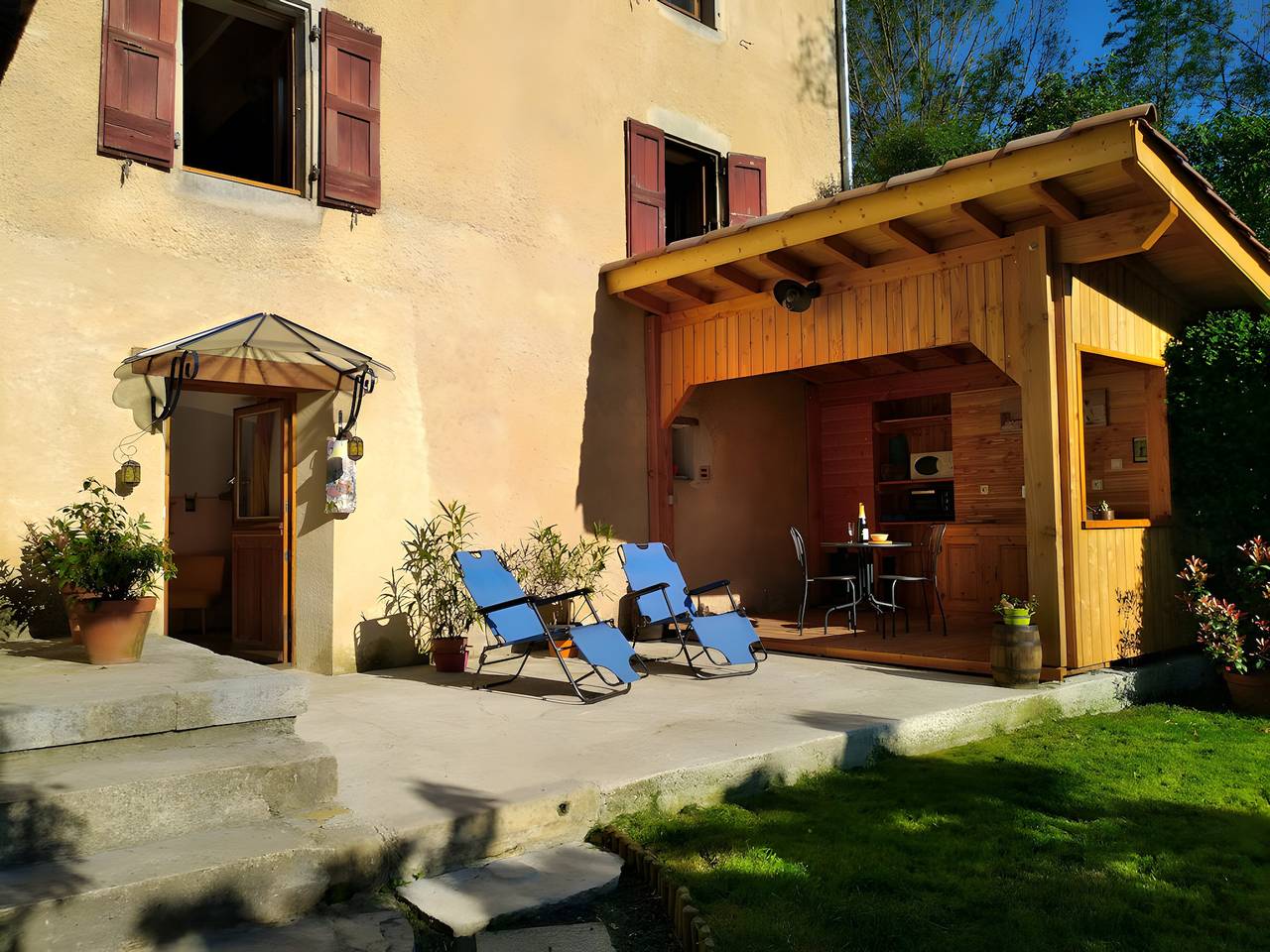 Maison d'hôtes Les Baladins: vista montanha, terraço privado, Wi-Fi, aberta todo o ano in Romeyer, Parc naturel régional du Vercors