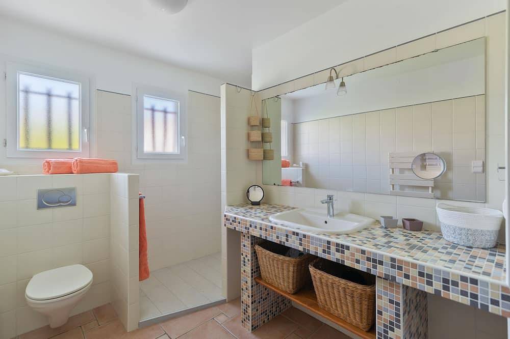 Villa d' Arcangues neo-basque 4*, swimming pool and palm trees 10 minutes from Biarritz in Arcangues, Bayonne region