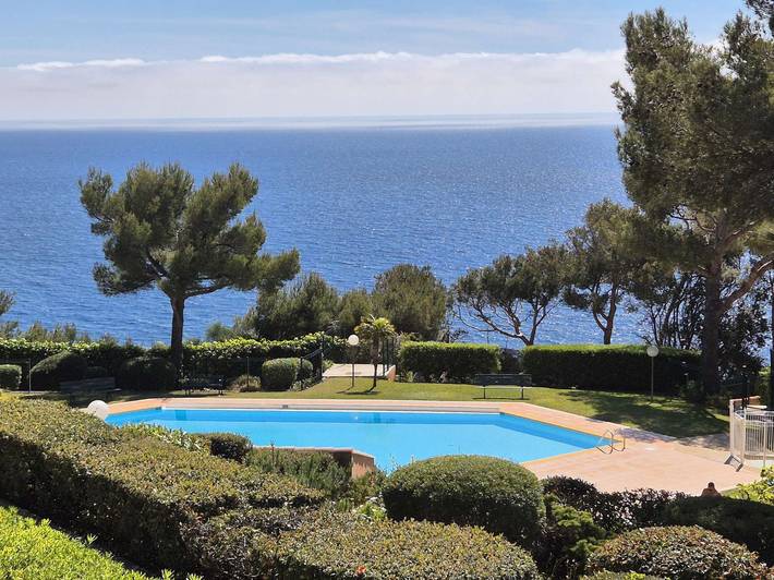 Ferieleilighet for 6 personer, med badebasseng og hage i Frankrike