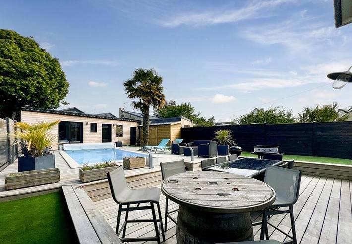 Villa pour 8 personnes, avec vue ainsi que piscine et terrasse à Dinard
