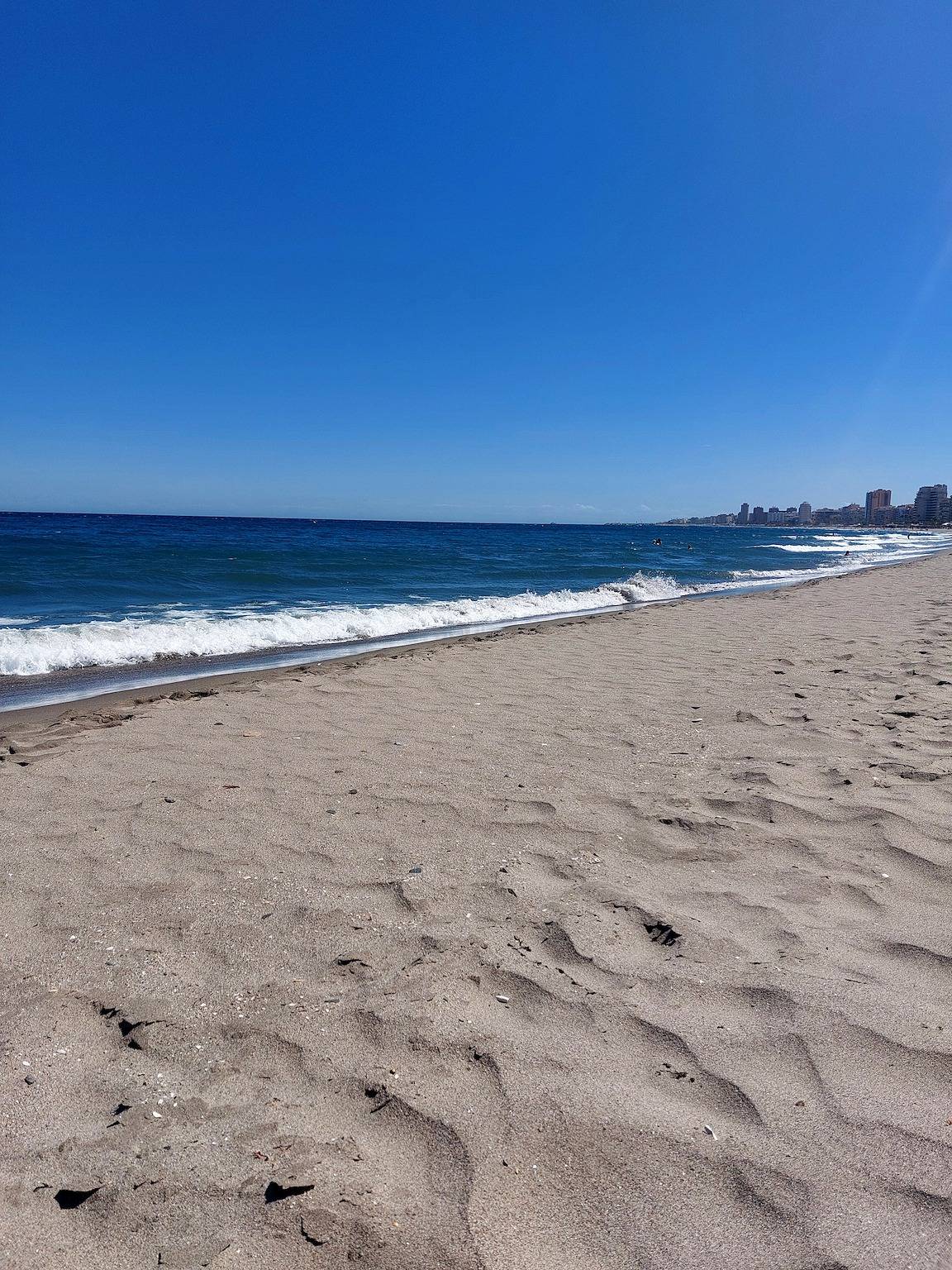 Ganze Wohnung, Mittelmeerblick-Apartment: Direkt am Strand, große Terrasse, Klimaanlage, Wlan, Pool in Torreblanca (Fuengirola), Fuengirola