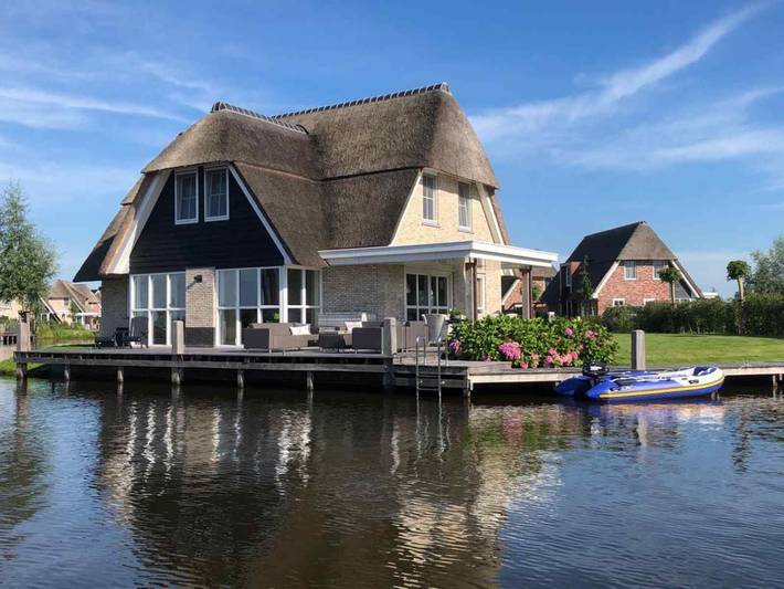 Villa für 8 Personen, mit Terrasse und Garten sowie Sauna und Seeblick