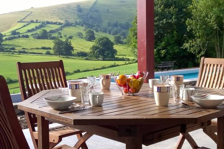 Maison de vacances pour 4 personnes, avec terrasse ainsi que piscine et jardin