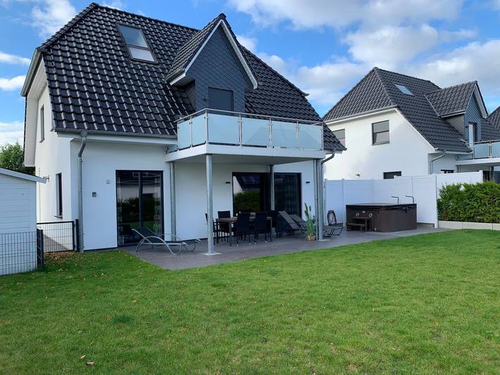 Ferienhaus für 8 Personen, mit Pool und Whirlpool sowie Garten und Sauna, kinderfreundlich in Göhren-Lebbin - 4