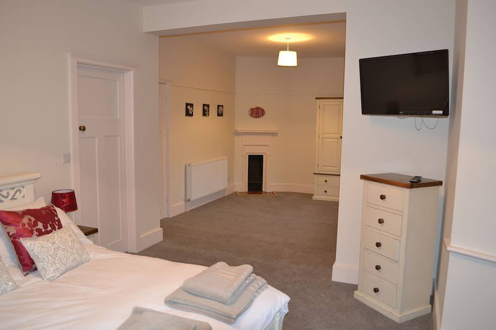 Large house with sea views, ample off-road parking, enclosed garden with terrace in Hunstanton, Norfolk Coast