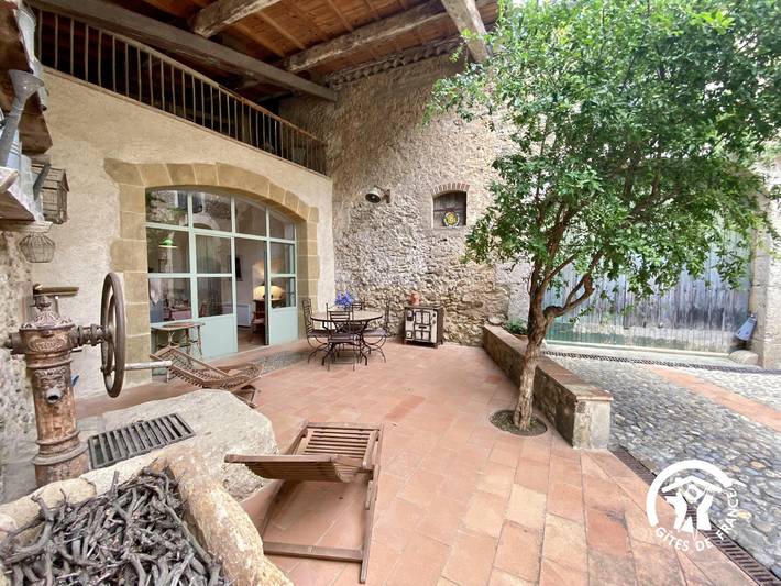 Gîte pour 4 personnes, avec terrasse à Cruscades
