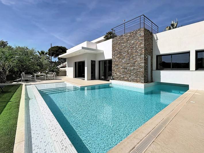 Filter.villa.villa pour 8 personnes, avec Terrasse et Piscine dans Saint-Aygulf