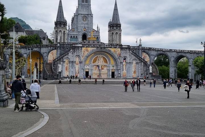 Entire apartment, "Castéléma" Apartment Near the Shrine in Lourdes, Hautes-Pyrénées