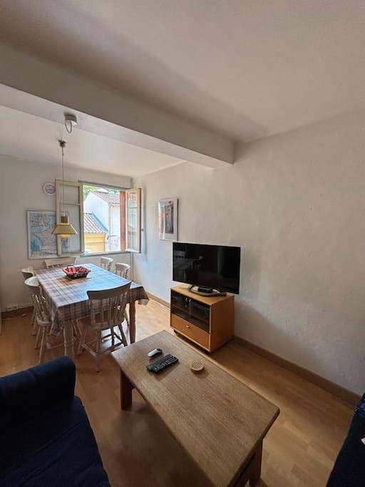 Location de vacances pour 6 personnes, avec terrasse ainsi que jardin et vue, animaux acceptés à Axat - 2