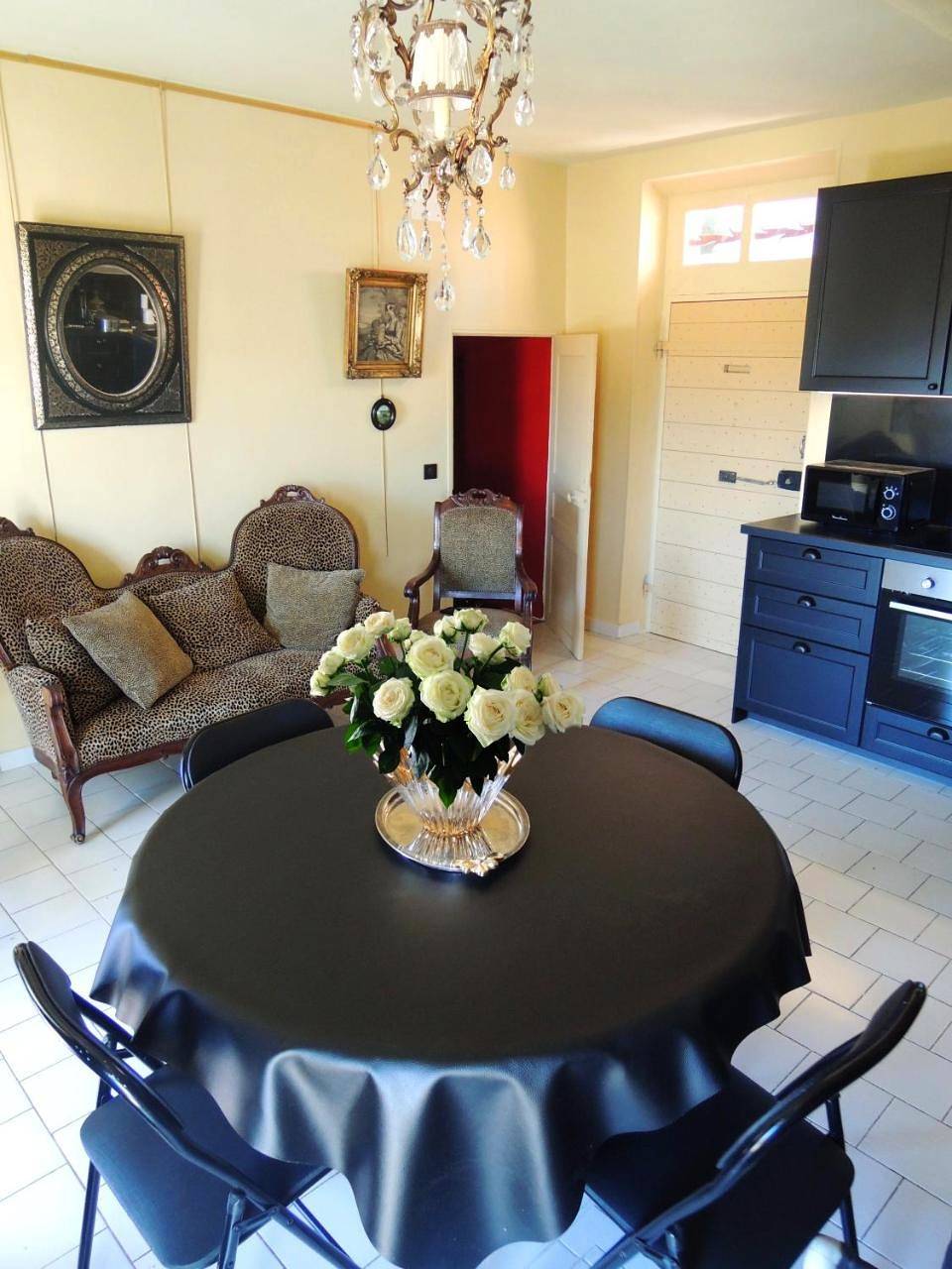 Appartement entier, La Dame Au Balcon in Roussillon, Parc naturel régional du Luberon