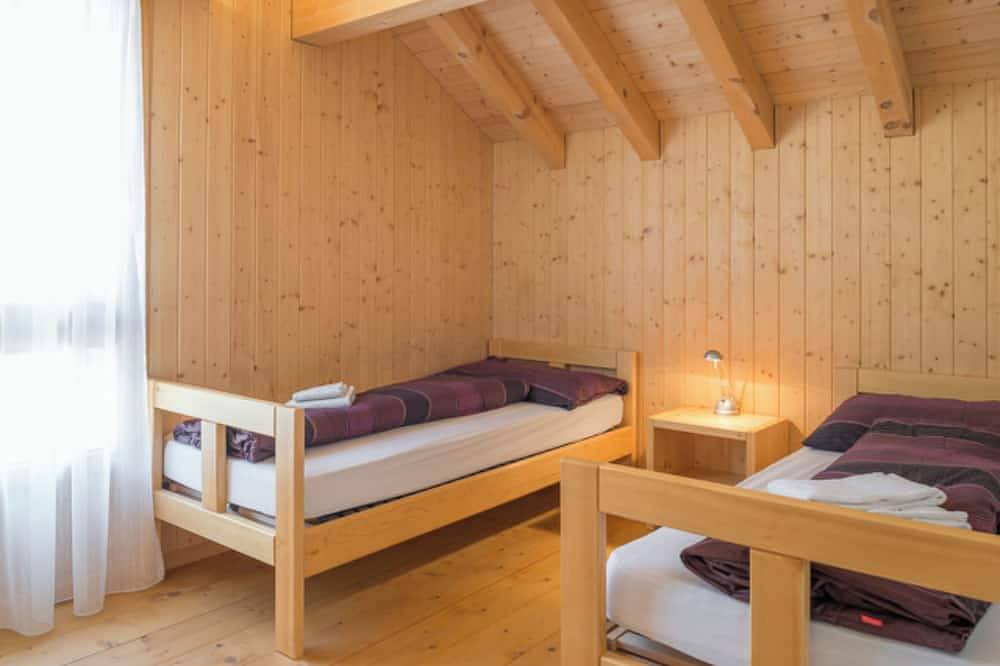 Caflisch Jacob und Erika, (Trin Mulin). 6.5 Zimmer Einfamilienhaus in Trin Mulin, Trin