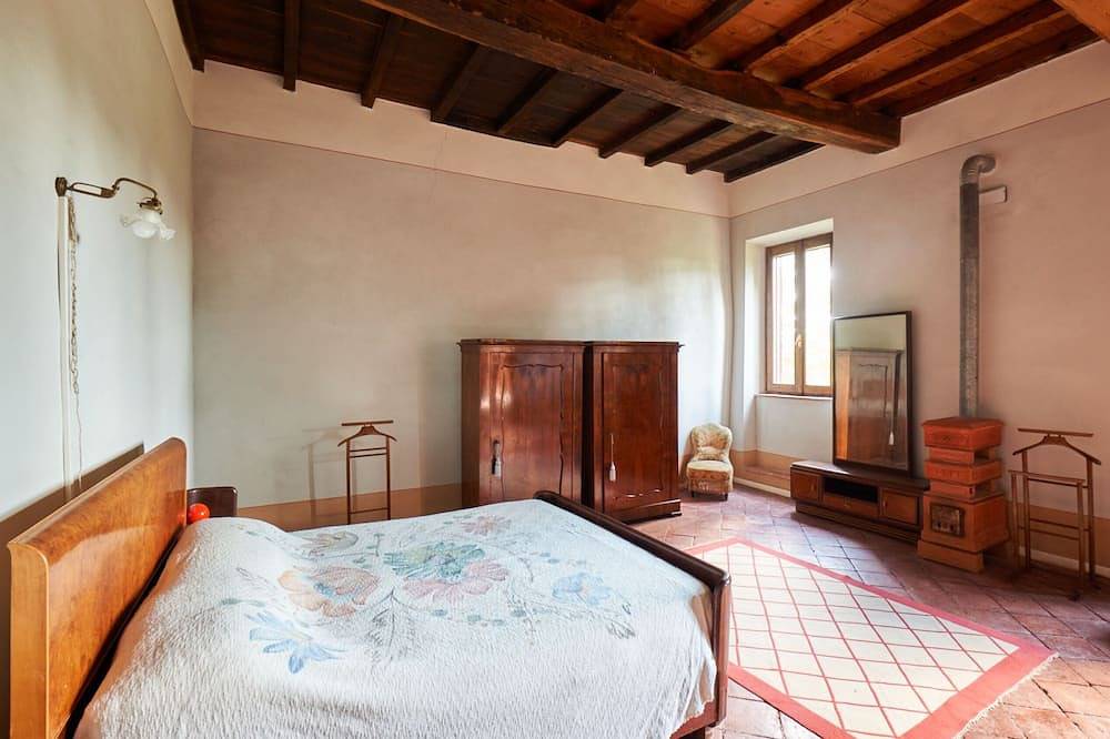 Court \"Desert. Ancient building with swimming pool in Borgo Virgilio, Mantua Provinz