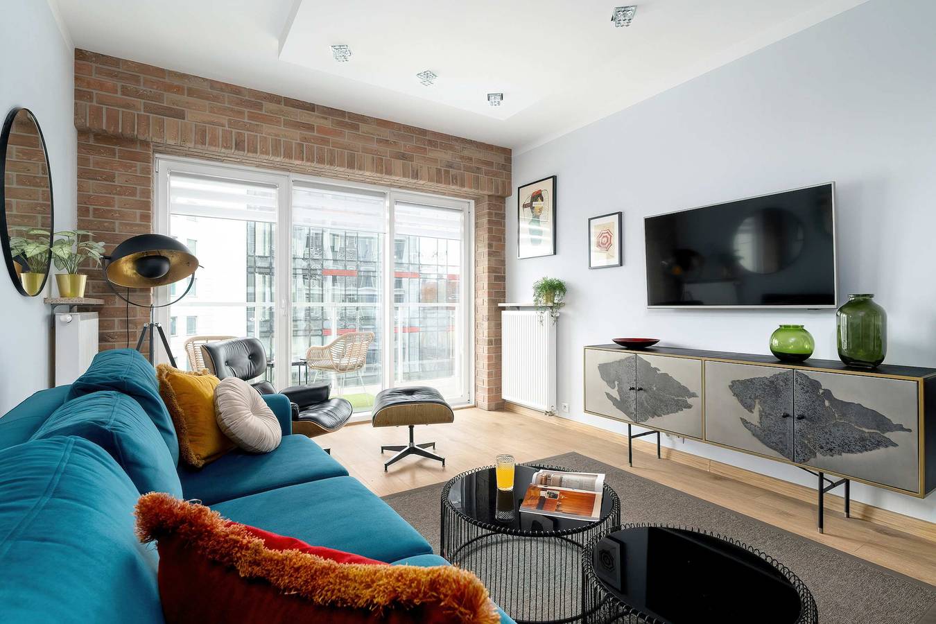 Entire apartment, Stylish Apartment in the Center | Balcony | Parking | Close to the Station in Poznan, Greater Poland