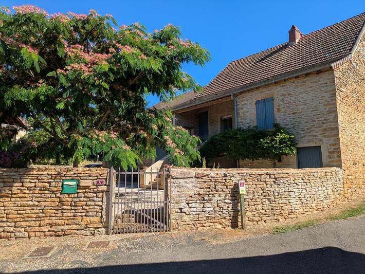 Location de vacances pour 6 personnes, avec jardin et vue, animaux acceptés à Burnand