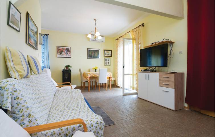 Ganze Ferienwohnung, Gemütliche Wohnung mit Terrasse, WLAN und Parkplatz, 1,5 km bis zur Küste in Donji Karin, Zadar