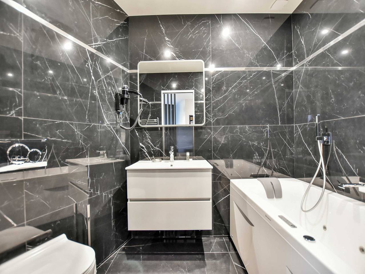 Appartamento intero, Monolocale chic con jacuzzi - 2P - vicino Palais Garnier in Parigi, Ile-de-France