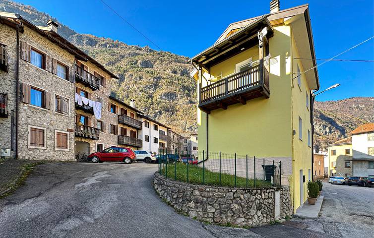 Flussufer-Rückzugsort mit WLAN, TV und Parkplatz – in der Nähe des Flusses Piave in Longarone, Schiaragruppe